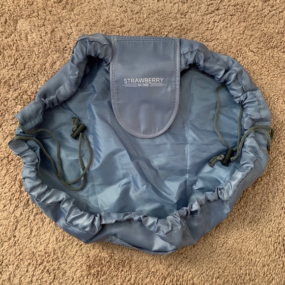 Make-up Pouch - Picture 2 of 3